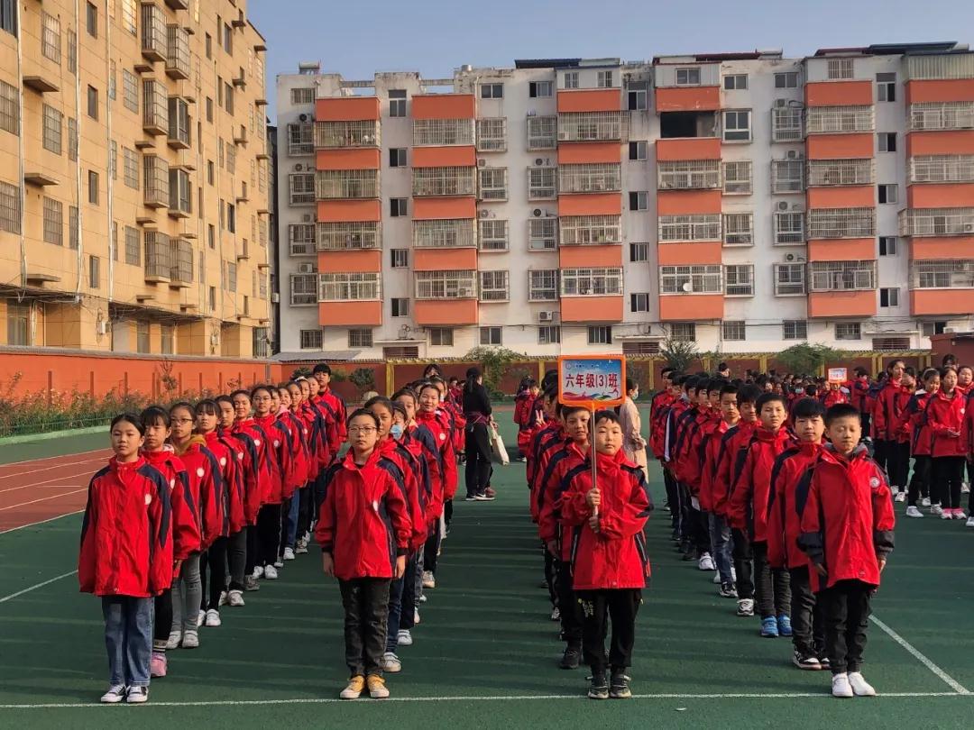 我運(yùn)動(dòng)我快樂   我健康我成長---王店鎮(zhèn)中心小學(xué)舉行“七彩陽光健康成長”隊(duì)列隊(duì)形廣播體操比賽。