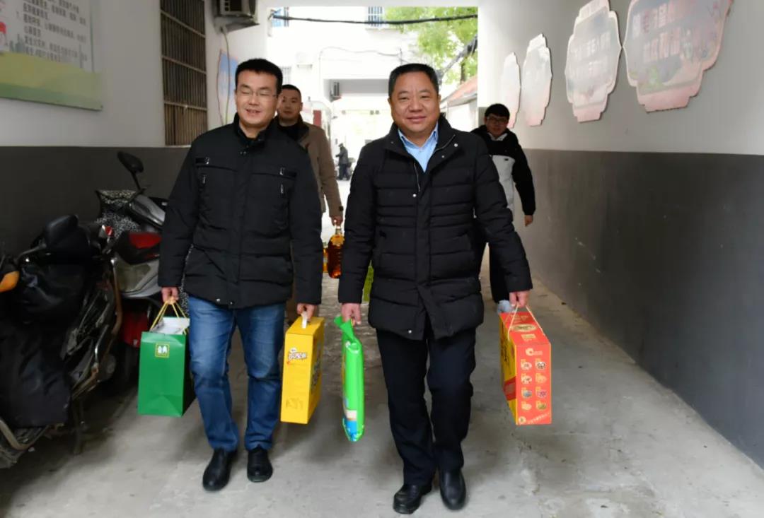 阜陽(yáng)市婦女兒童醫(yī)院慰問離退休老黨員老干部