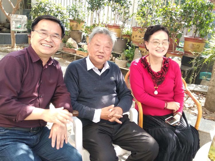 寒秋最愛山里紅   樹樹掛滿紅燈籠——阜陽部分作家、詩人拜訪梁如云先生