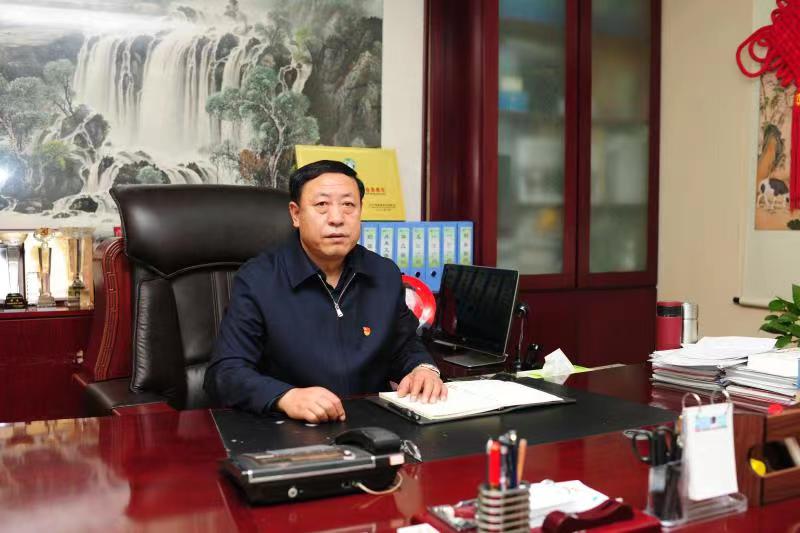 堅(jiān)守初心，履職擔(dān)當(dāng)，回報(bào)人民和社會(huì)    ——記朔州市人大代表、山西古城乳業(yè)集團(tuán)黨總支書(shū)記、董事長(zhǎng)郭俊