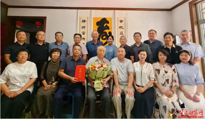 中華詩詞學(xué)會授予安徽楊立身先生“百歲詩翁”榮譽證書‍